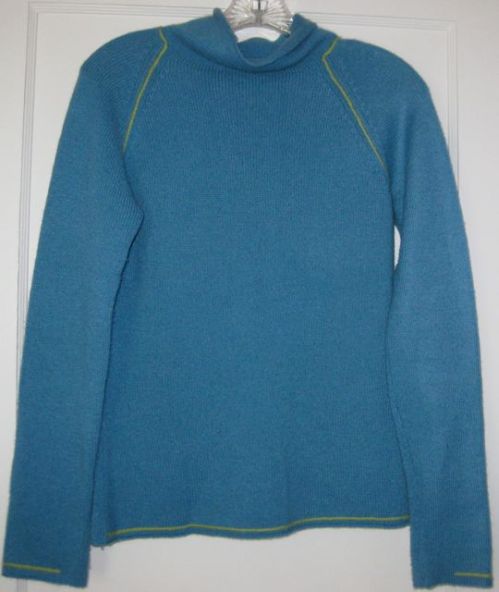 hello, beautiful. 100% cashmere contrast seamed blue/green (my favorite color combo at the time) sweater by margaret o'leary.